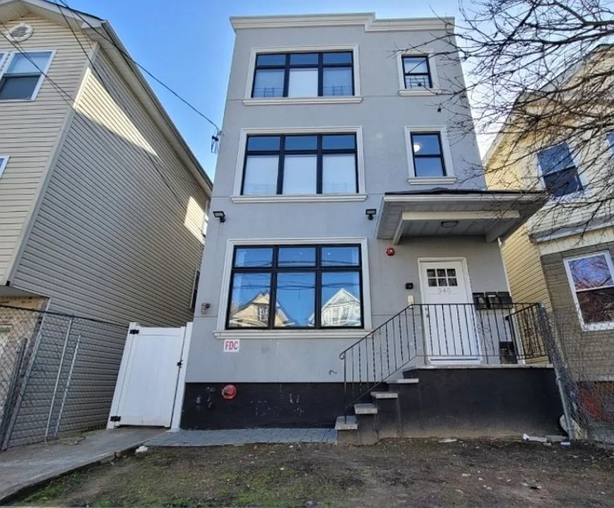 340 Hamilton Ave #3
