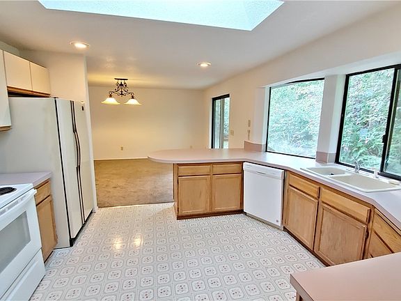 4th image of 50 N Susan Ave