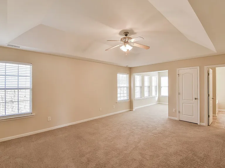 1061 Southwood Dr — Photo 9