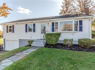 195 Windward Dr, Portsmouth, RI 02871