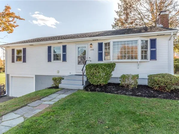 195 Windward Dr, Portsmouth, RI 02871