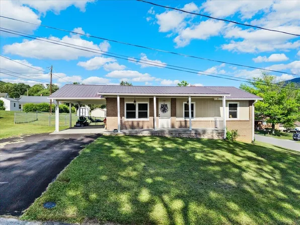 100 Pine St, Narrows, VA 24124