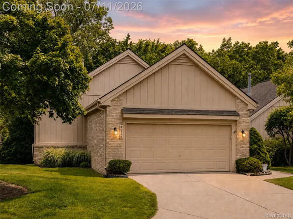 21790 River Ridge Trl, Farmington, MI 48335