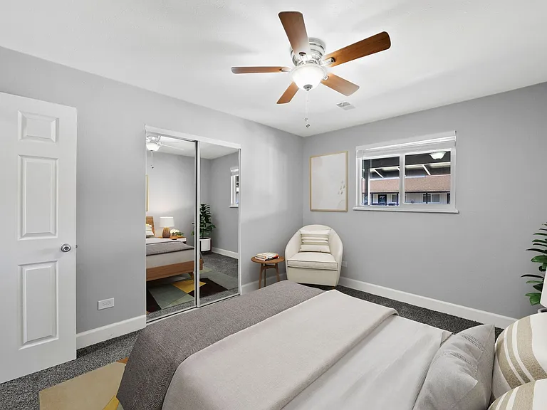 Beautiful Remodeled Apartments - includes washer/dryer Must See! — Photo 9