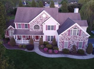 18 Plaza Rd, Lopatcong Twp, NJ 08865