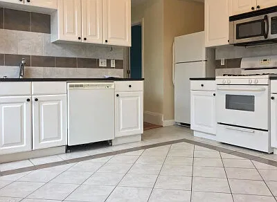 3 bed, 1600 sqft, $3,200 — Photo 2