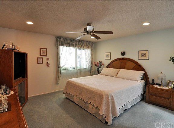 Large Master bedroom with Full Bathroom