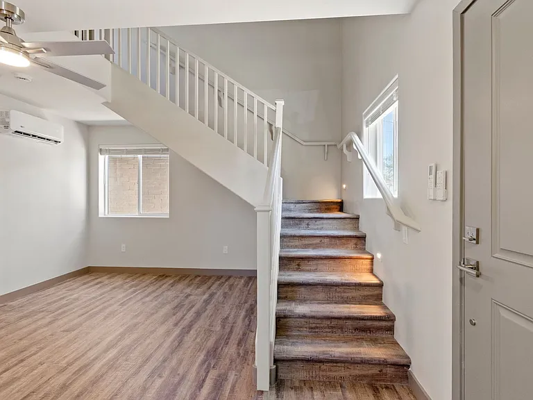 1720 E Edison St — Photo 66