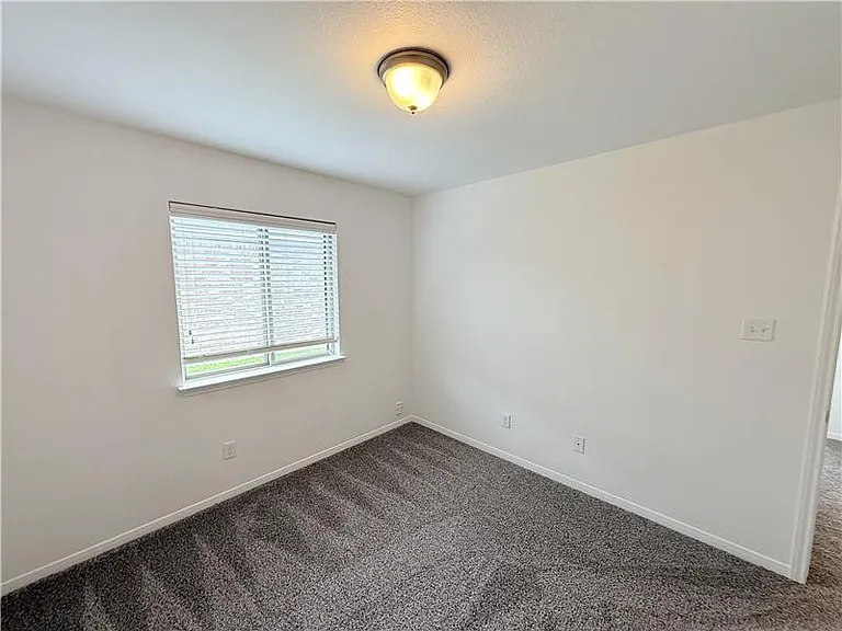 531 Parkfield Ln — Photo 31