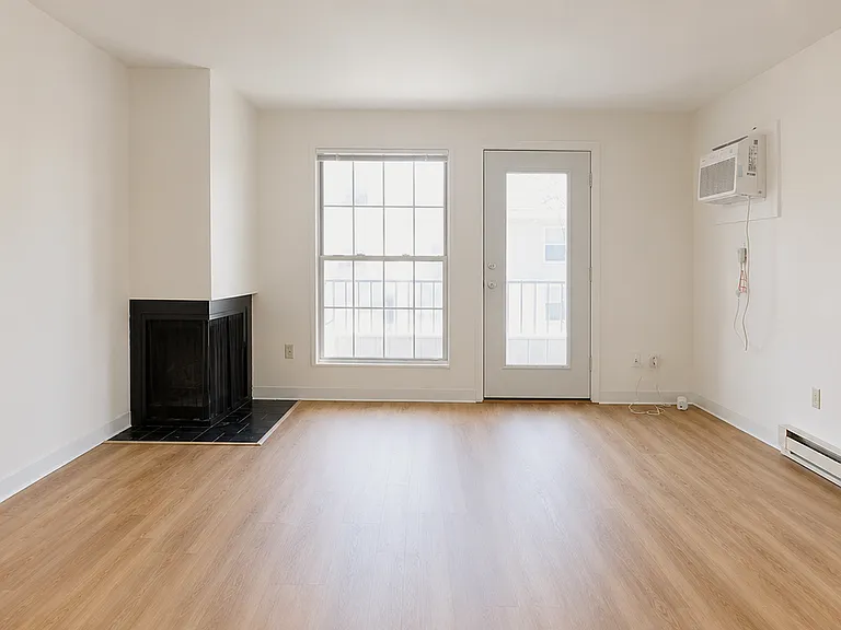 University Park Apartments near Cornell University — Photo 260