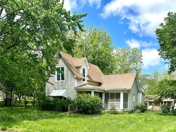 205 E 9th St, Pleasanton, KS 66075
