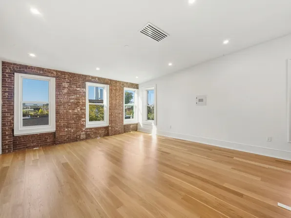 647 Jersey Avenue image 6 of 36