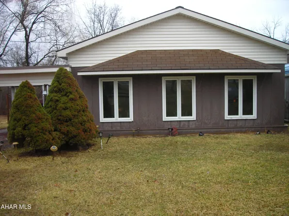 1174 W Loop Rd, Hollidaysburg, PA 16648