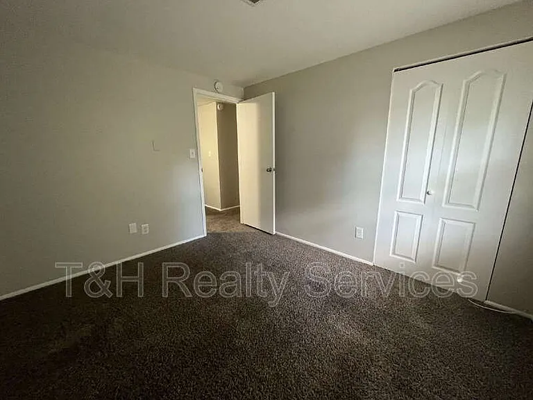 724 Southfield Ct — Photo 11