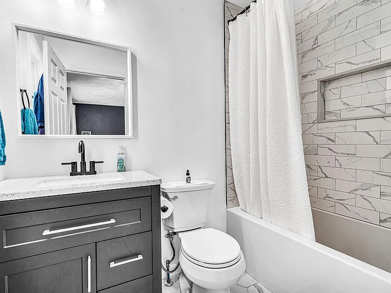 555 Main St #8 — Photo 10
