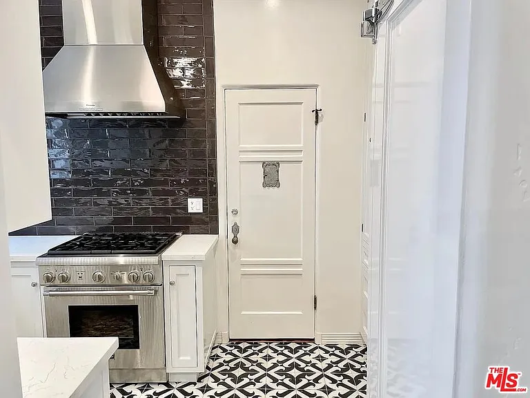1330 N Harper Ave #280 — Photo 9