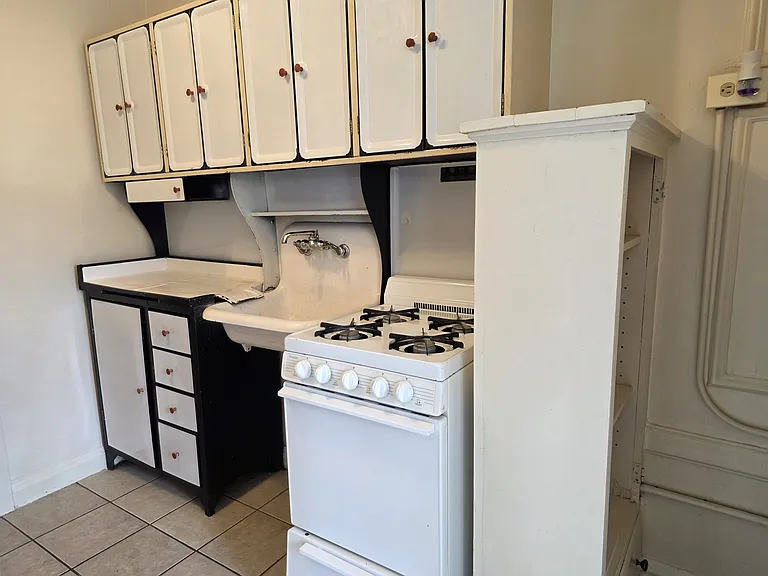 126 N Genesee St #308 — Photo 6