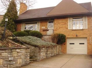 1255 Lakemont Dr, Pittsburgh, PA 15243