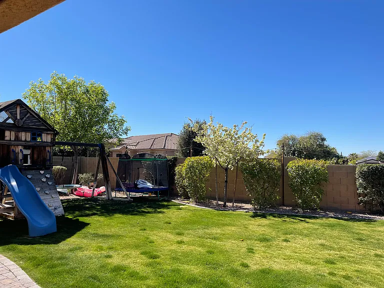 7046 S Claiborne Ave — Photo 45