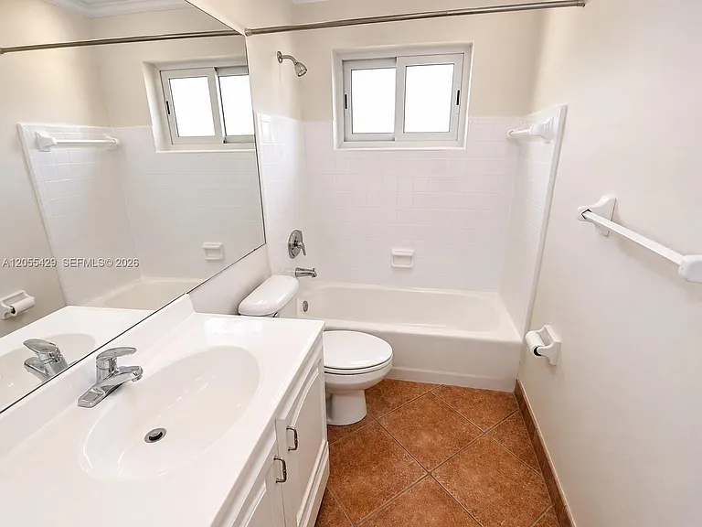 1911 NW 37th St — Photo 28