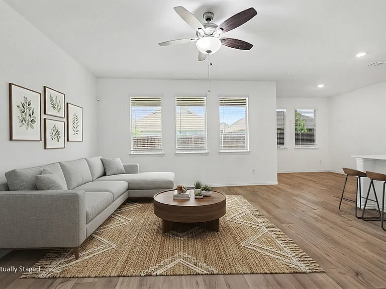 1118 Mahogany Ln — Photo 5