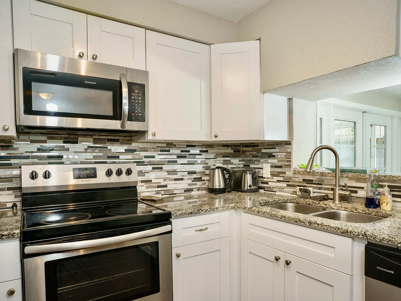 4 bed, 1751 sqft, $3,000 — Photo 3