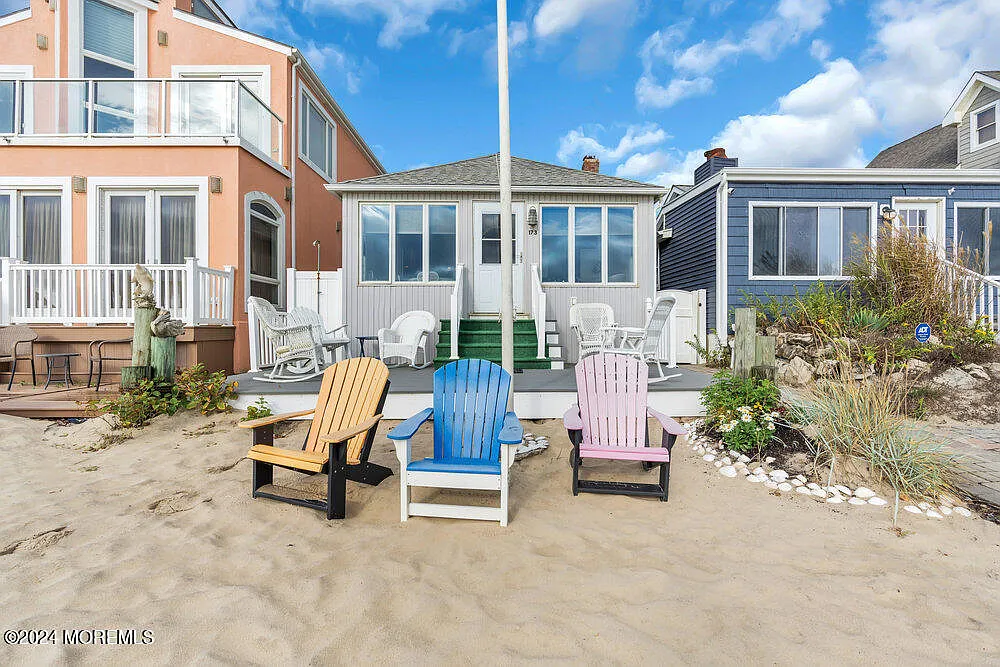 3 bed, 1.5 bath, 1594 sqft, $2,300 — Photo 3