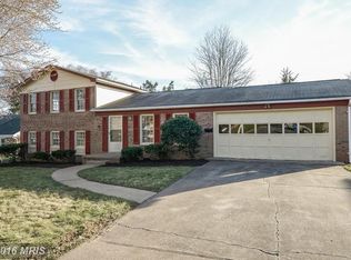 9 Country Club Dr SW, Leesburg, VA 20175