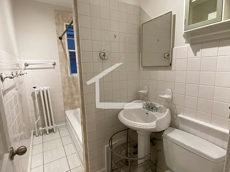 27 Chiswick Rd #8H — Photo 8