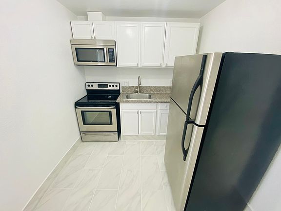 5th image of 246 W Philadelphia Ave APT 6