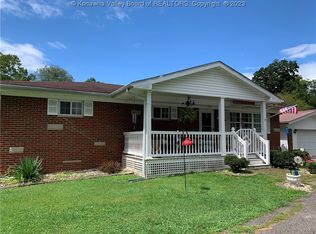 310 1/2 Dewey Dr, Saint Albans, WV 25177