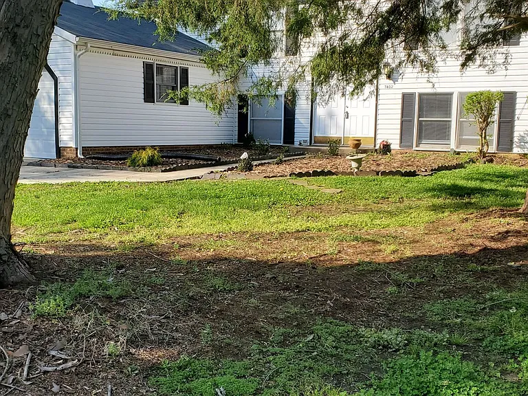 7402 Brigmore Dr — Photo 33