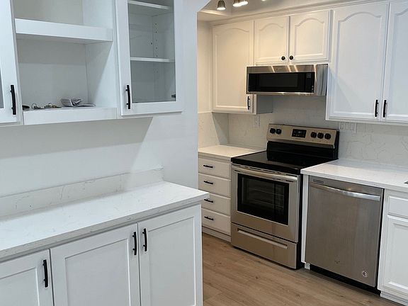 4th image of 11025 Kittridge St APT 133