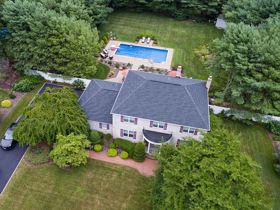 1st image of 6 Greenwood Ln