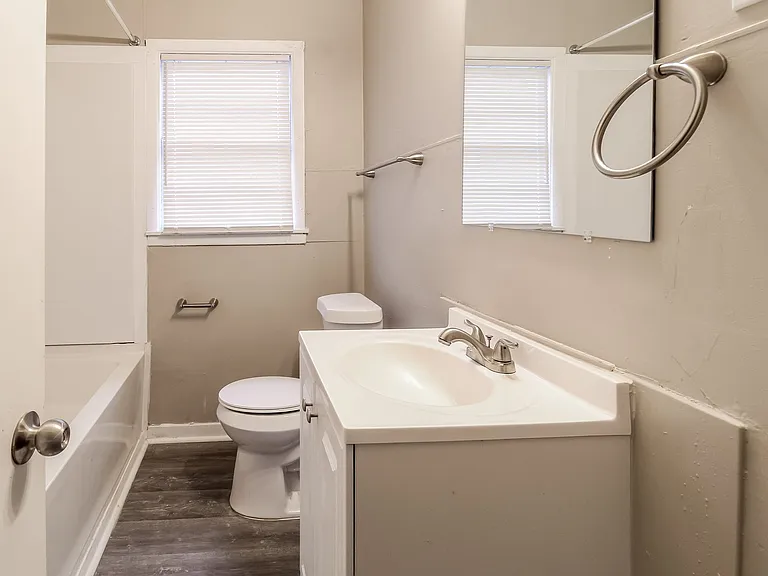 1768740_029_bathroom_13601089.jpg