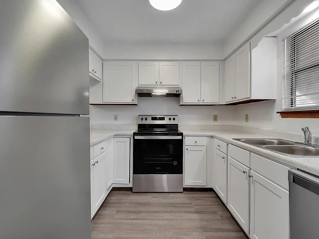 Castle Apartments — Photo 1