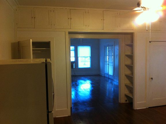 5th image of 940 W Woodlawn Ave APT 1