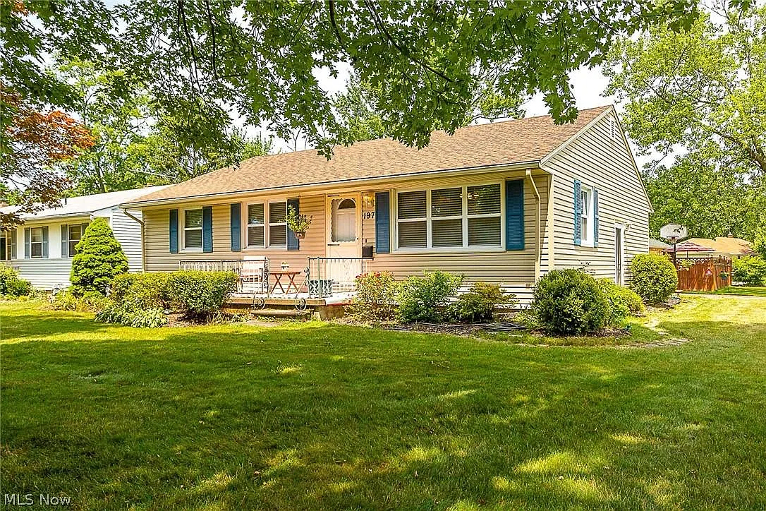 197 Sunrise Dr photo 1