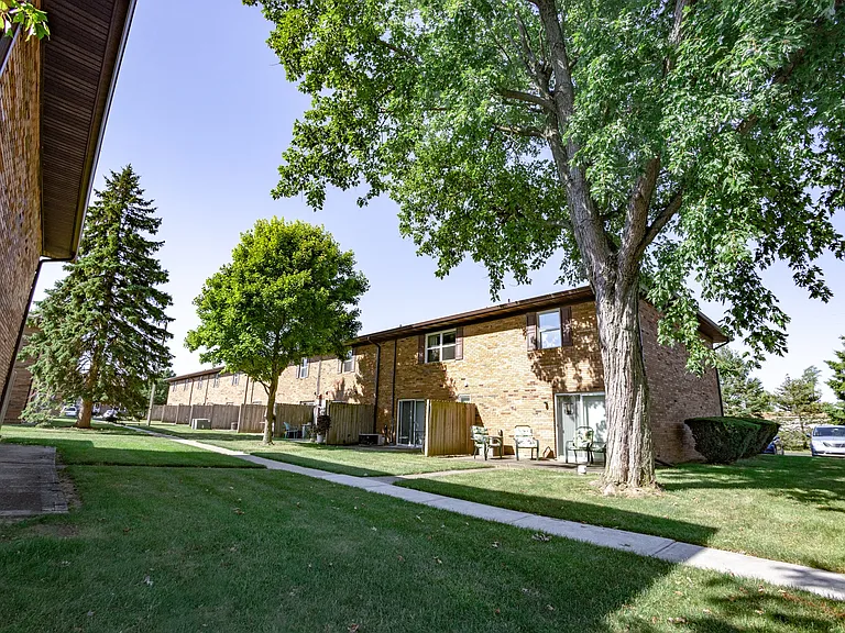 Somerset Apartments — Photo 18