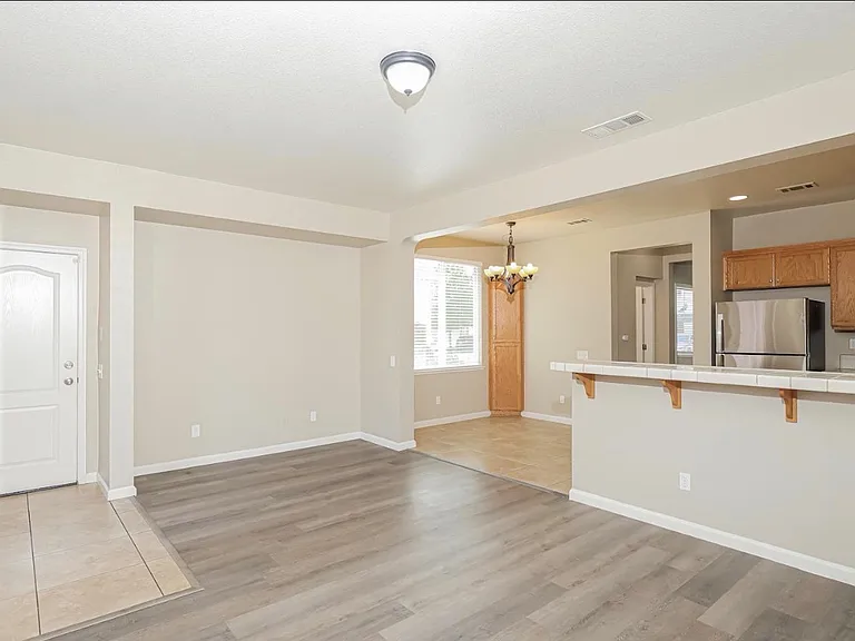 2742 Cobbler St — Photo 4
