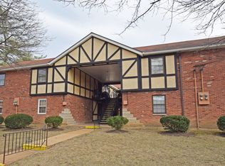 1068 Woodgate Dr, Saint Louis, MO