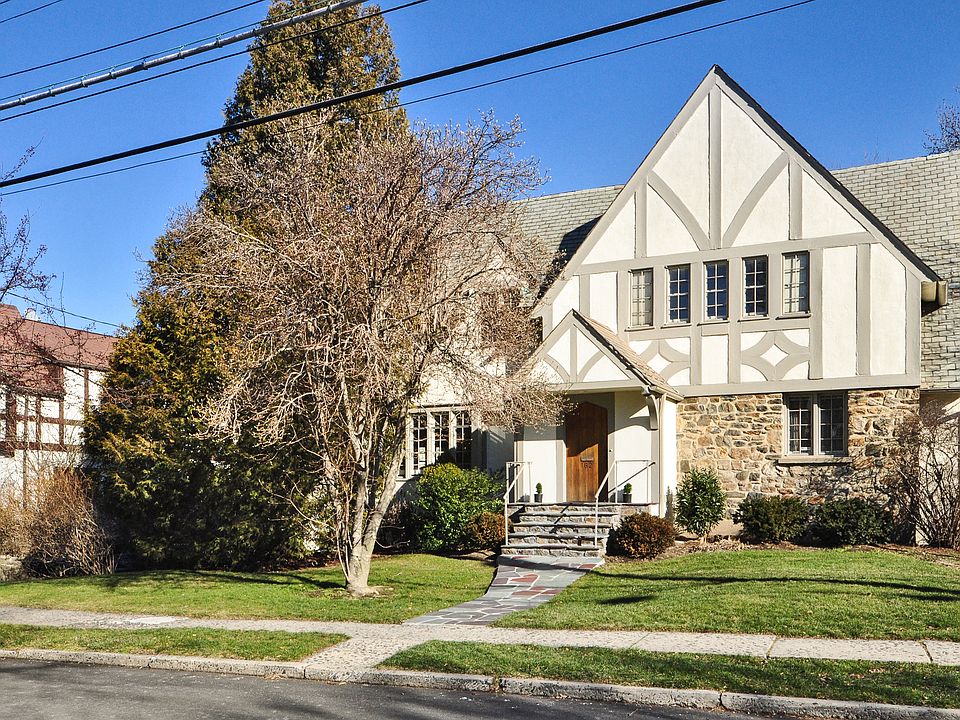 Sunny Tudor Convenient to All