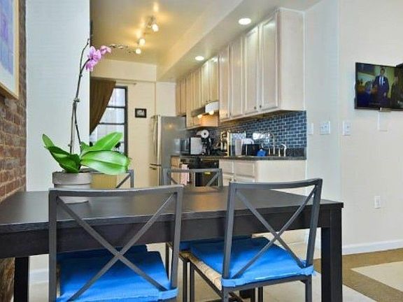 3rd image of 318 W 75th St APT 4A