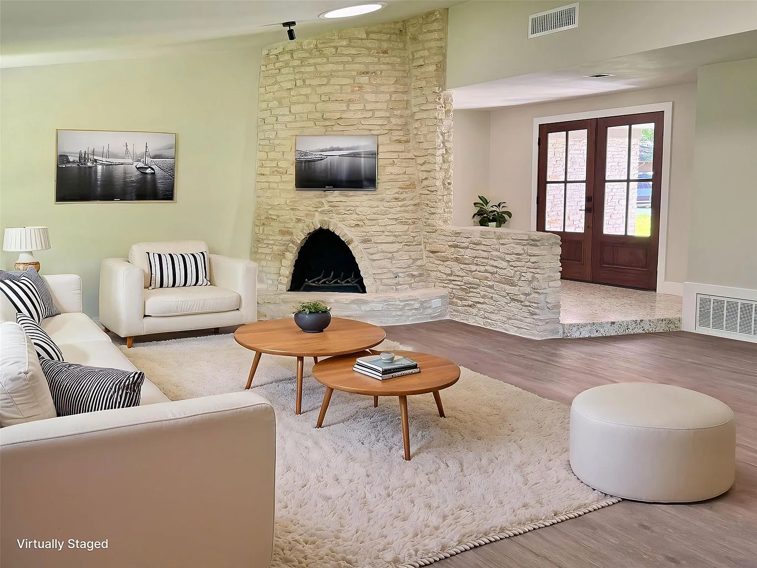 4 bed, 2.0 bath, 2209 sqft, $2,500 — Photo 3