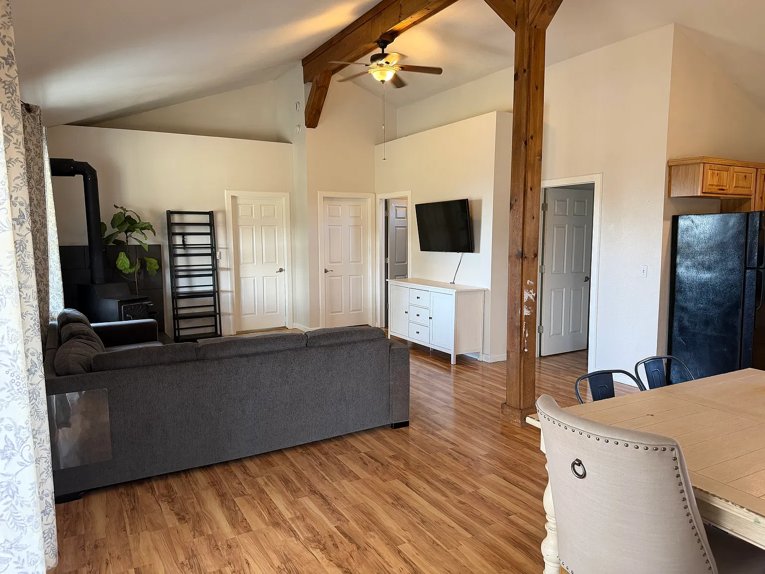 2 bed, 1100 sqft, $1,800 — Photo 2