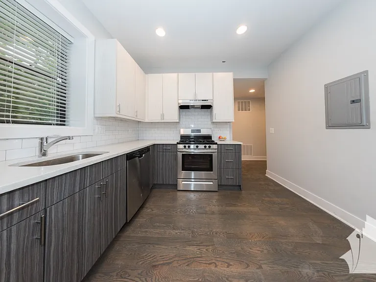 2630 N Rockwell St #2 — Photo 11