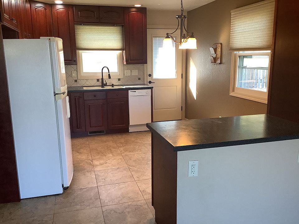 1st image of 931 Foster Dr APT 1