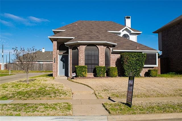 1st image of 809 Burr Oak Dr