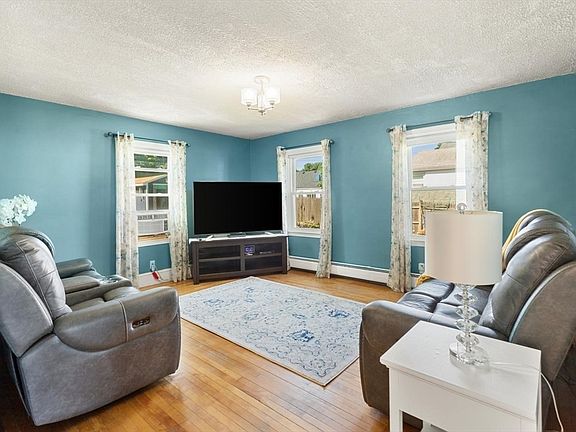 4th image of 200 Lynnfield St