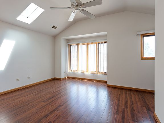 4th image of 2420 W Taylor St #3